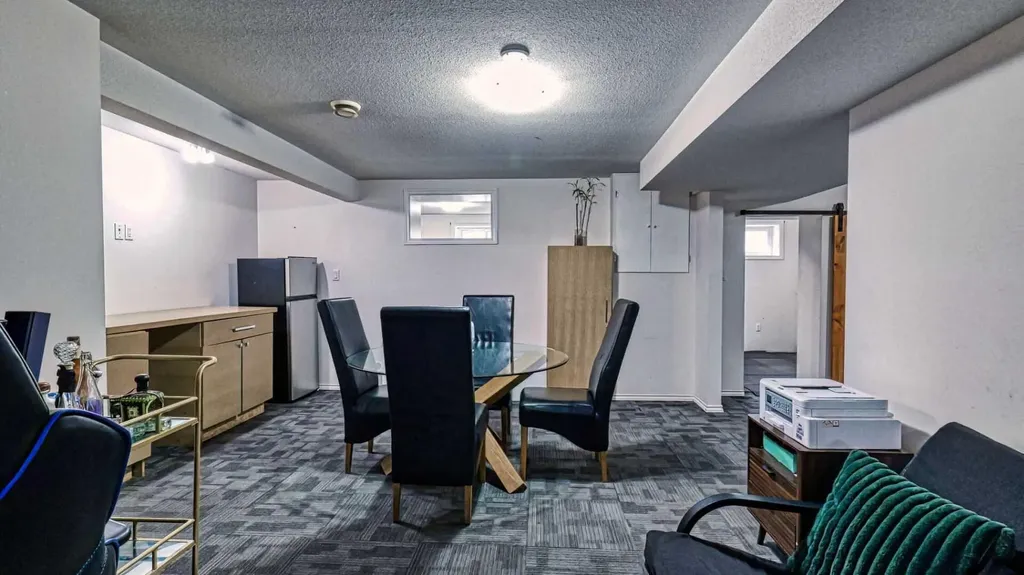 5924 Bow Crescent NW Calgary AB T3B 2B7