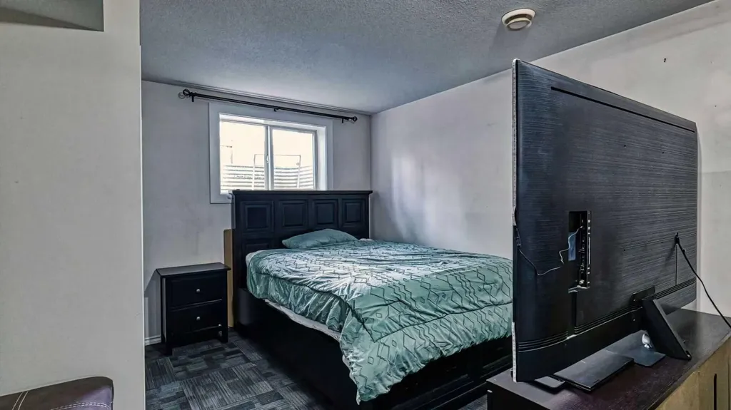 5924 Bow Crescent NW Calgary AB T3B 2B7