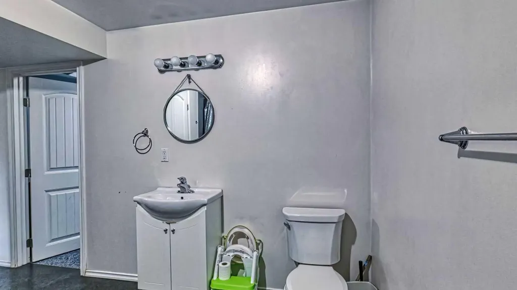 5924 Bow Crescent NW Calgary AB T3B 2B7