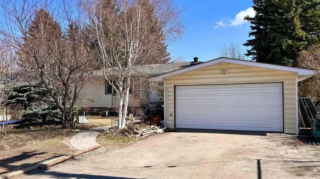 5924 Bow Crescent NW Calgary AB T3B 2B7
