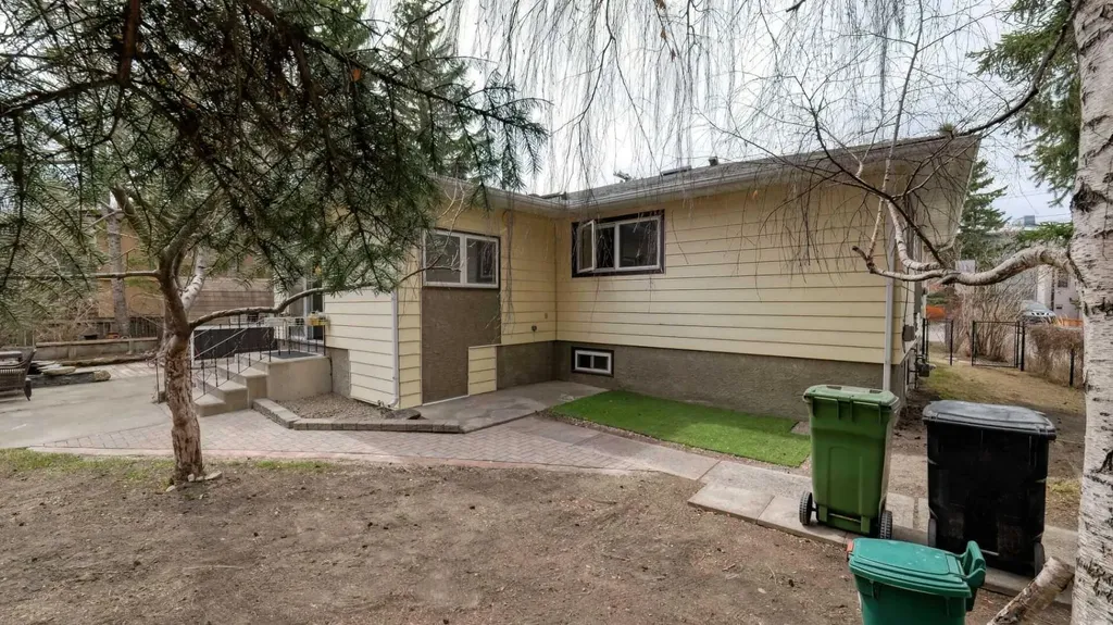 5924 Bow Crescent NW Calgary AB T3B 2B7