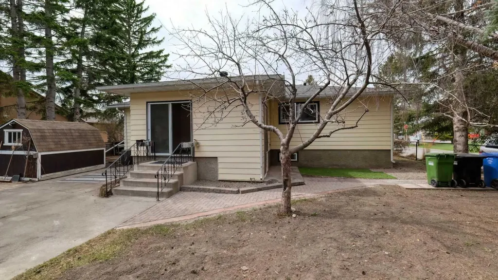 5924 Bow Crescent NW Calgary AB T3B 2B7