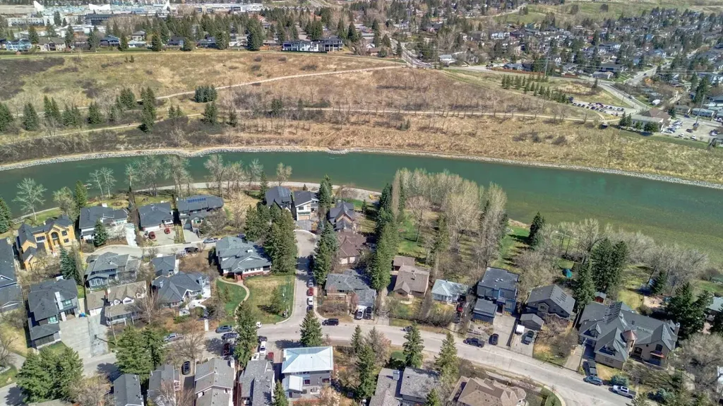 5924 Bow Crescent NW Calgary AB T3B 2B7