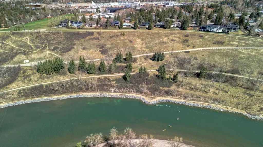 5924 Bow Crescent NW Calgary AB T3B 2B7