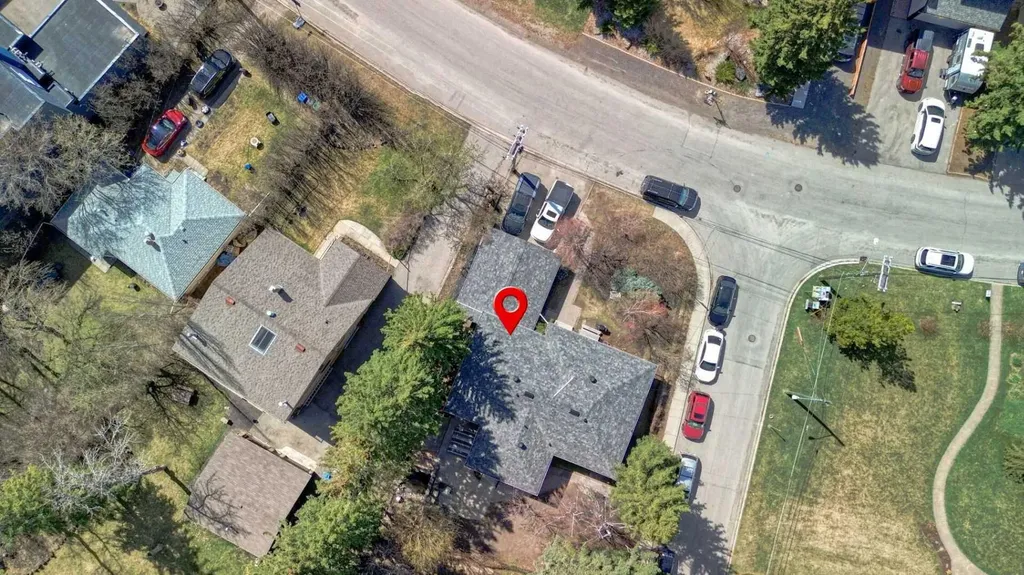 5924 Bow Crescent NW Calgary AB T3B 2B7