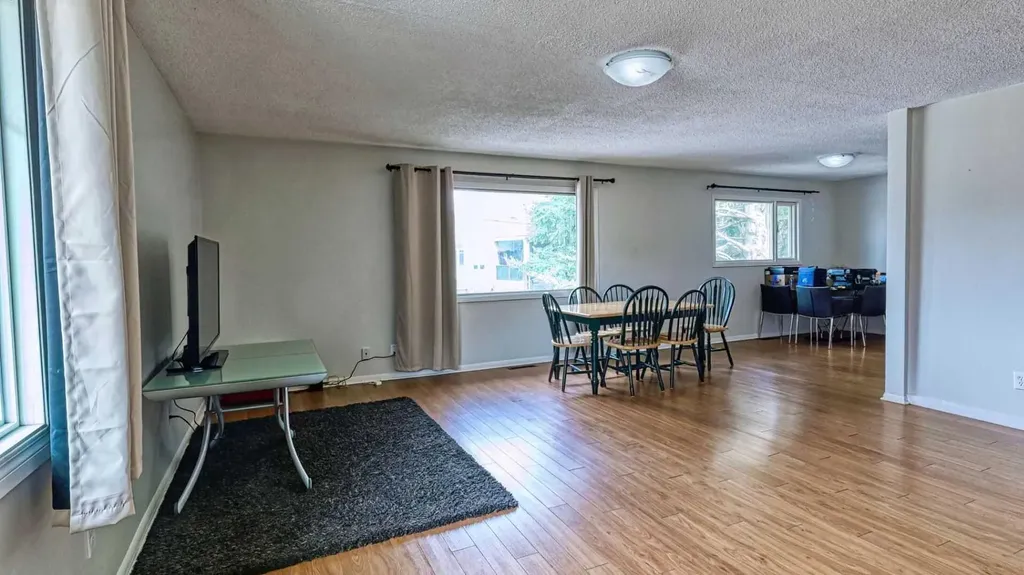 5924 Bow Crescent NW Calgary AB T3B 2B7