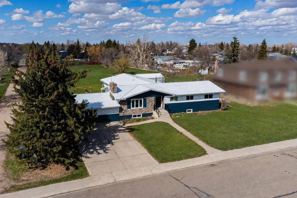 155E 100n Raymond AB T0K 2S0