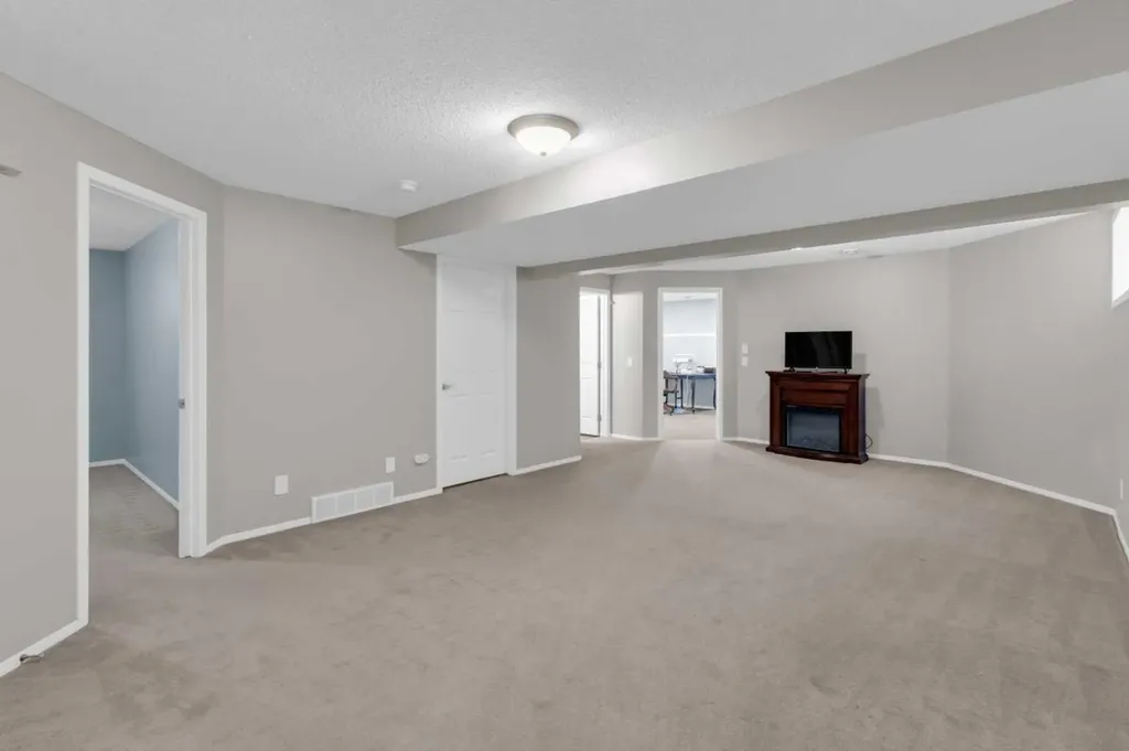 24 Evansbrooke Point NW Calgary AB T3P1G9