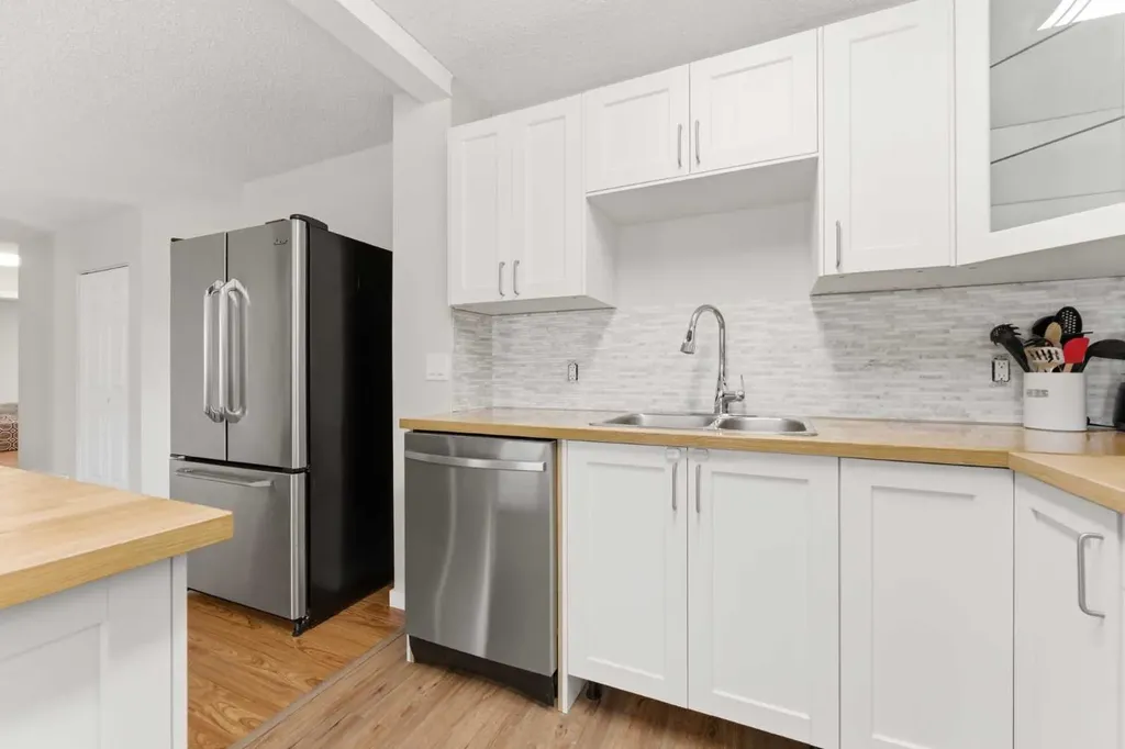 616 1 Street NE Sundre AB T0M 1X0