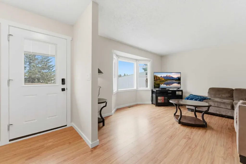 616 1 Street NE Sundre AB T0M 1X0