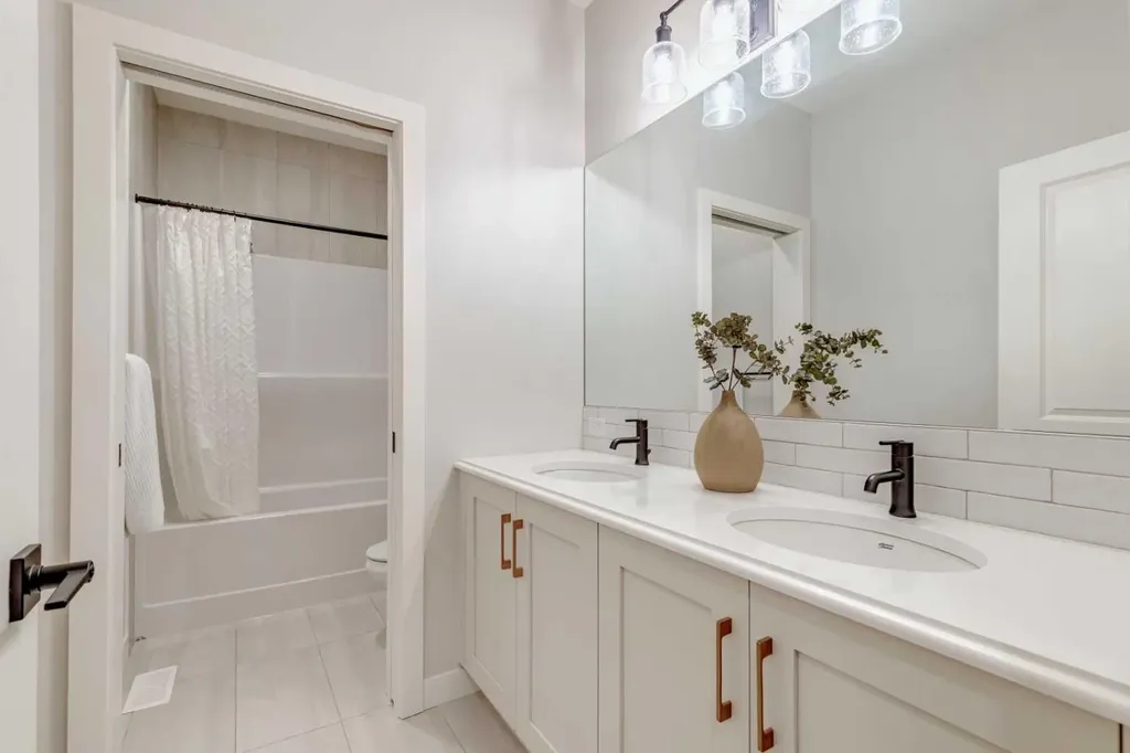 158 Marina Landing SE Calgary AB T3M 3J5
