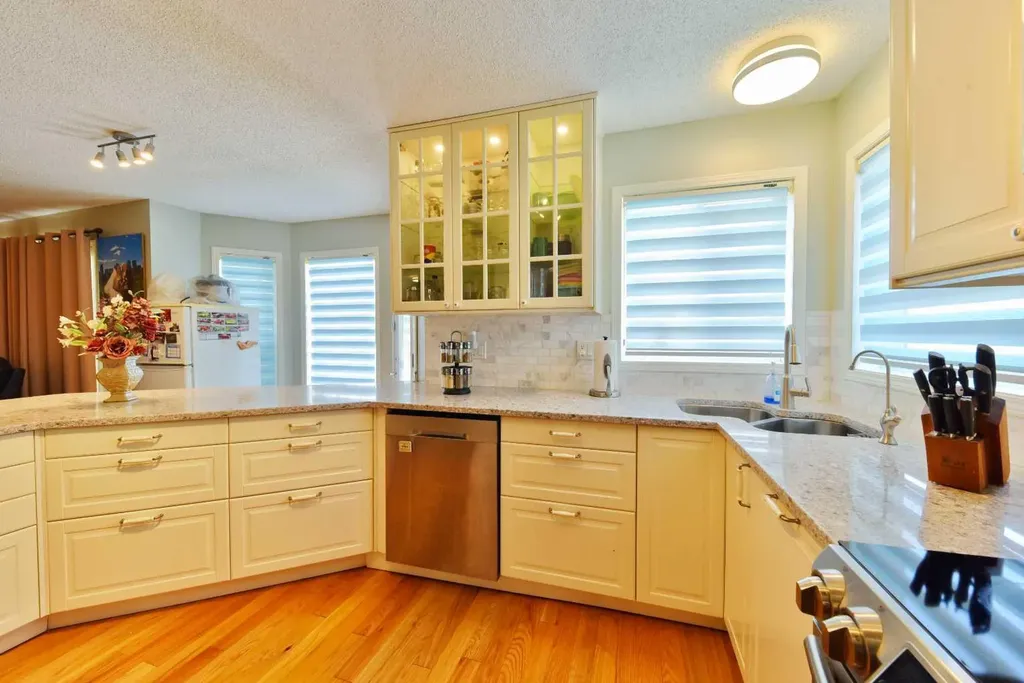 105 Coral Springs Close NE Calgary AB T3J 3S5