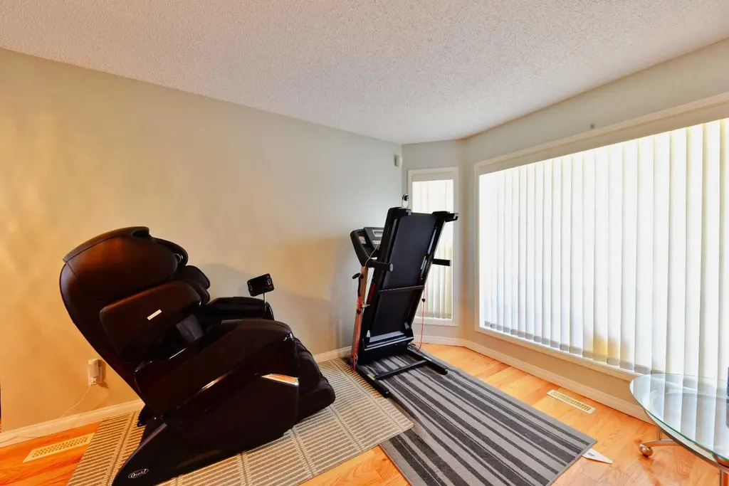 105 Coral Springs Close NE Calgary AB T3J 3S5