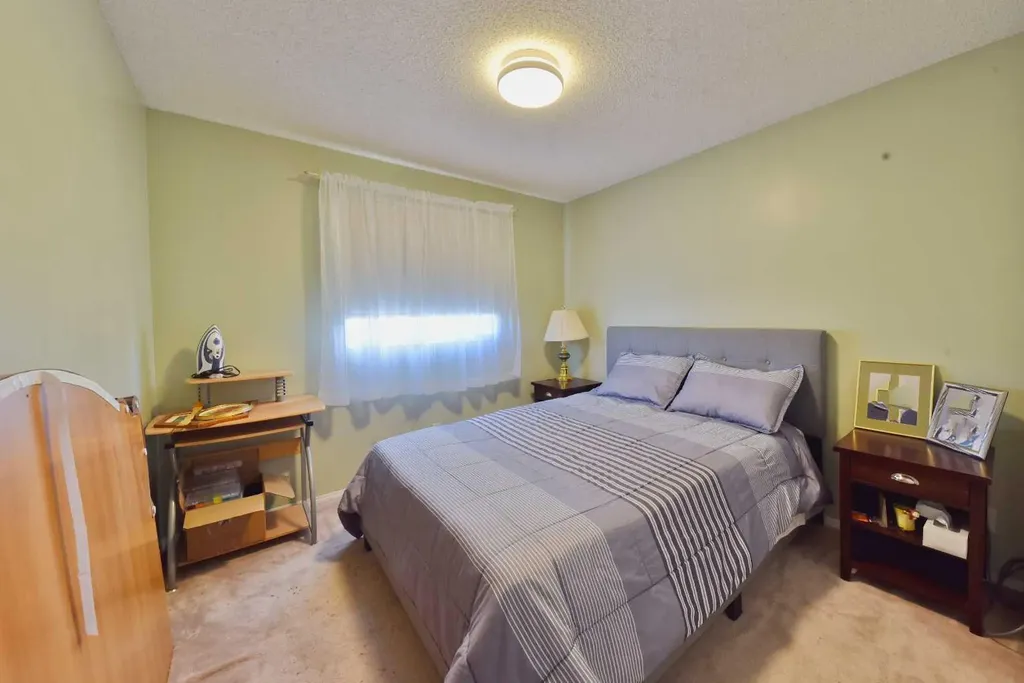105 Coral Springs Close NE Calgary AB T3J 3S5