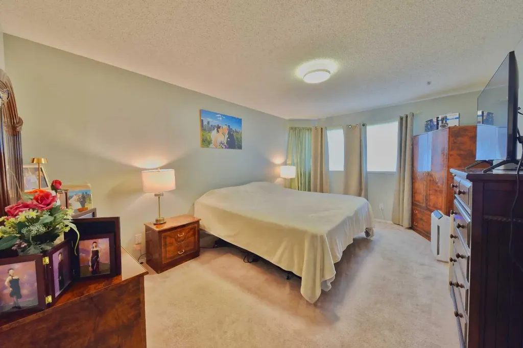 105 Coral Springs Close NE Calgary AB T3J 3S5