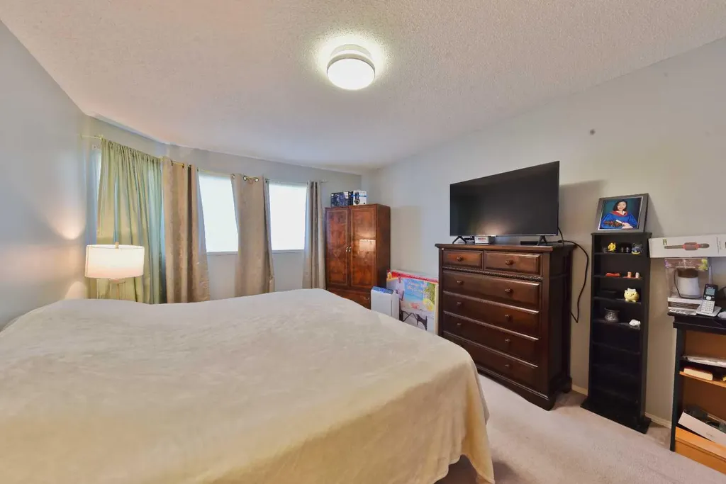105 Coral Springs Close NE Calgary AB T3J 3S5