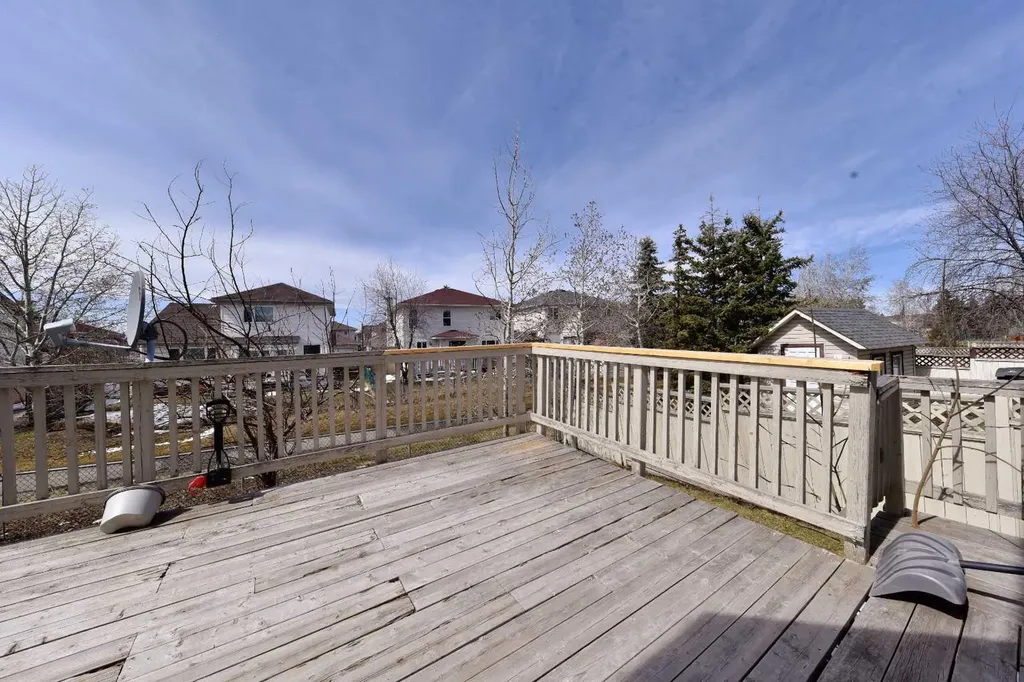 105 Coral Springs Close NE Calgary AB T3J 3S5