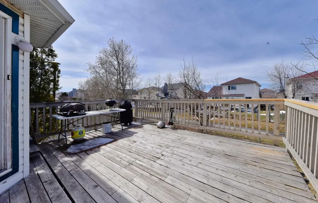 105 Coral Springs Close NE Calgary AB T3J 3S5