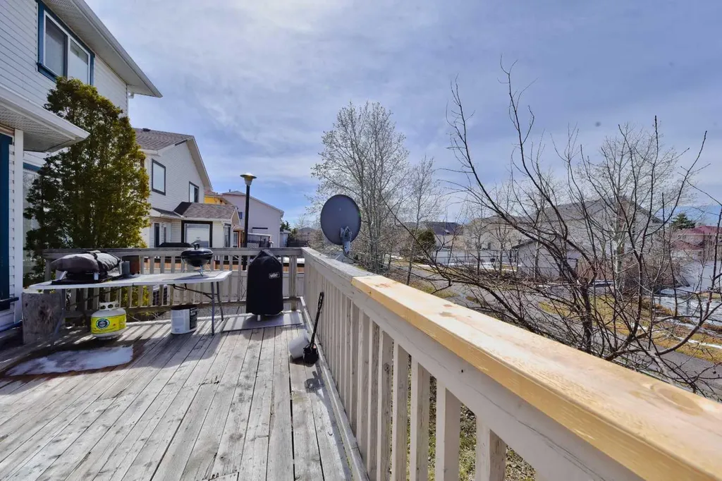 105 Coral Springs Close NE Calgary AB T3J 3S5