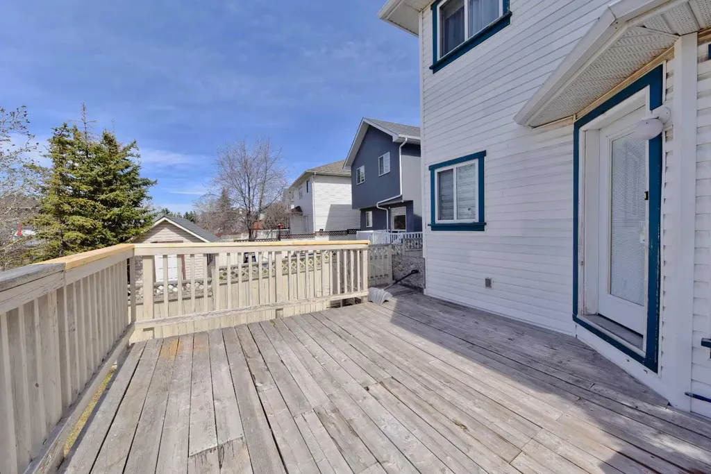 105 Coral Springs Close NE Calgary AB T3J 3S5