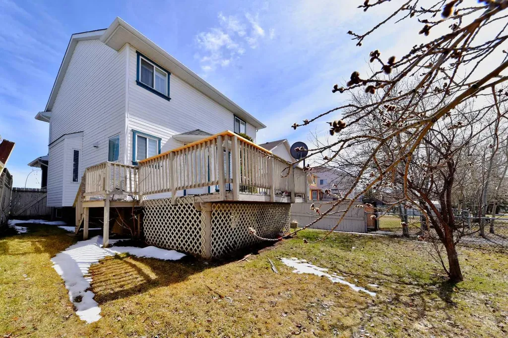 105 Coral Springs Close NE Calgary AB T3J 3S5