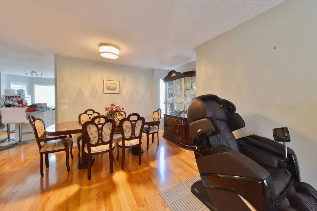 105 Coral Springs Close NE Calgary AB T3J 3S5