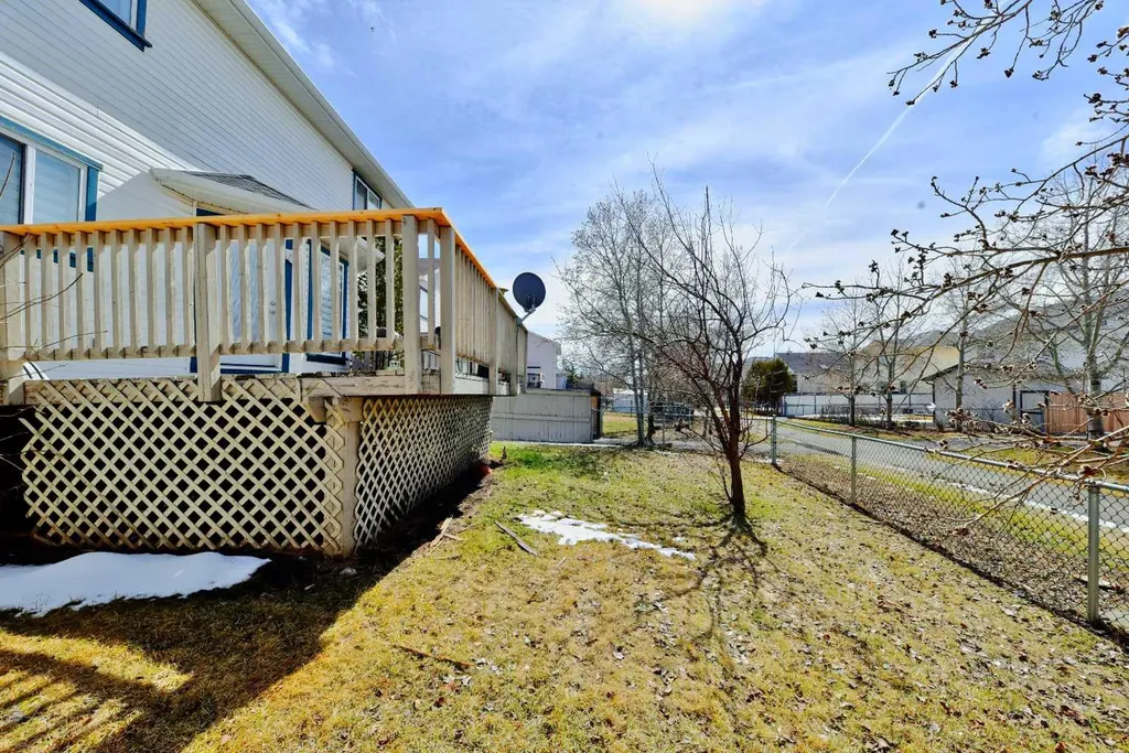 105 Coral Springs Close NE Calgary AB T3J 3S5
