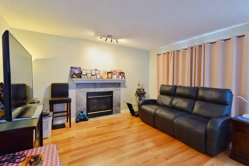 105 Coral Springs Close NE Calgary AB T3J 3S5