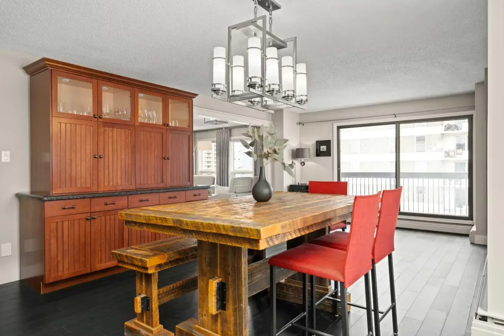 540 14 Avenue SW Calgary AB T2R 0M6