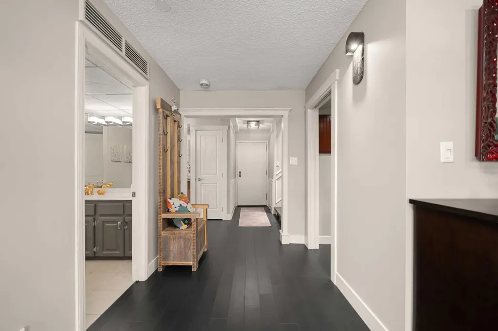 540 14 Avenue SW Calgary AB T2R 0M6