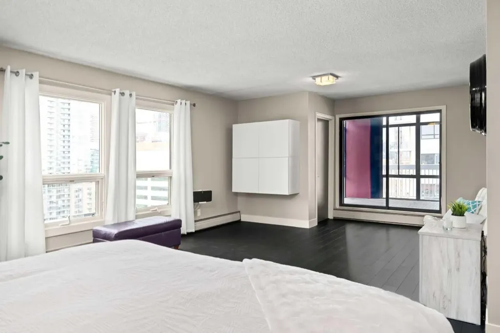 540 14 Avenue SW Calgary AB T2R 0M6
