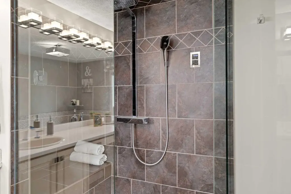 540 14 Avenue SW Calgary AB T2R 0M6