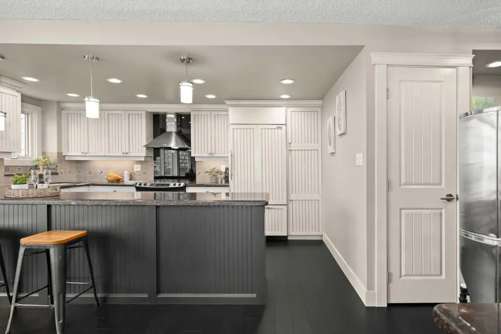 540 14 Avenue SW Calgary AB T2R 0M6