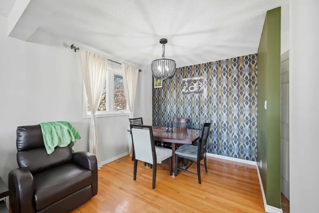 1012 Riddell Place SE Calgary AB T2A 1Y5