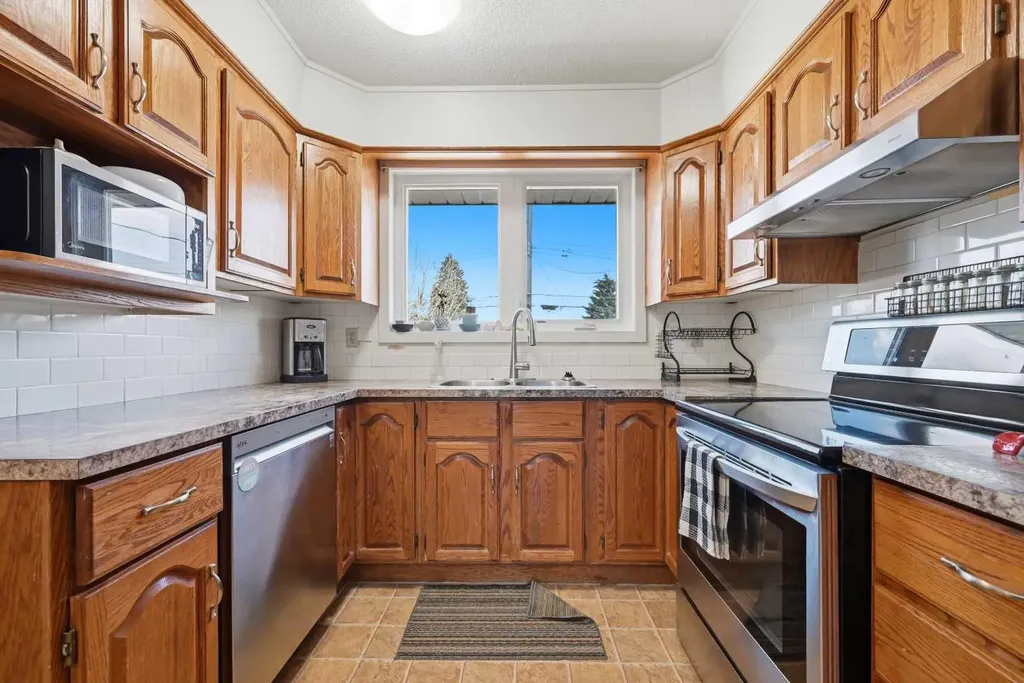 1012 Riddell Place SE Calgary AB T2A 1Y5