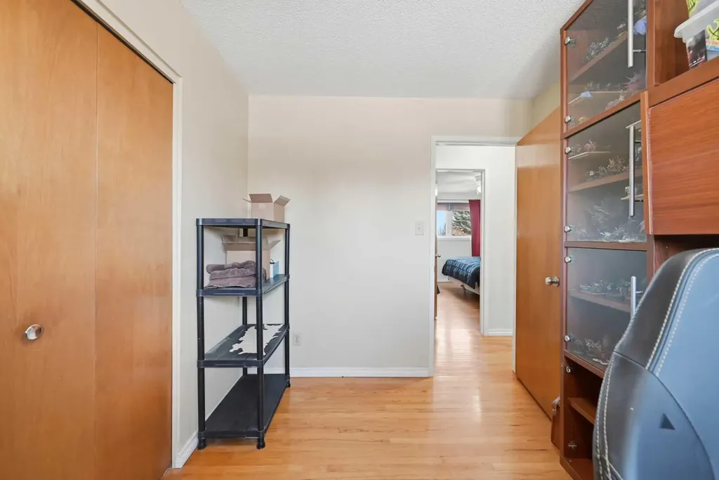 1012 Riddell Place SE Calgary AB T2A 1Y5