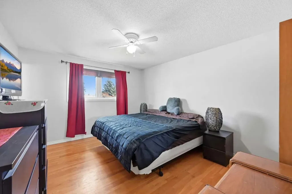 1012 Riddell Place SE Calgary AB T2A 1Y5