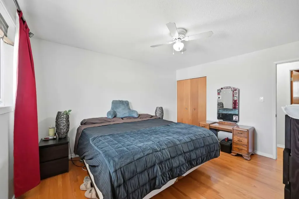 1012 Riddell Place SE Calgary AB T2A 1Y5