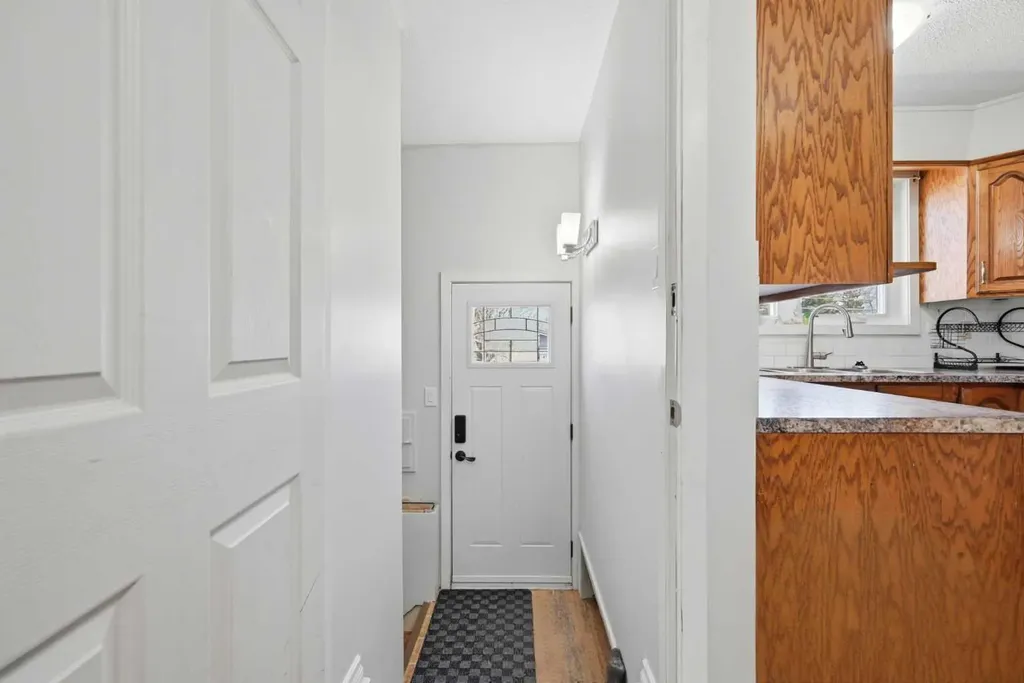 1012 Riddell Place SE Calgary AB T2A 1Y5
