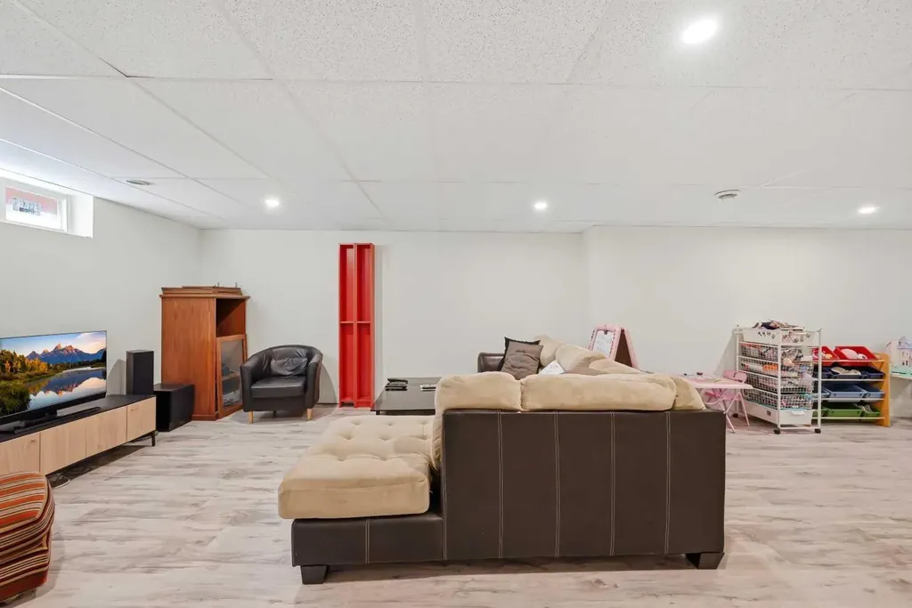 1012 Riddell Place SE Calgary AB T2A 1Y5