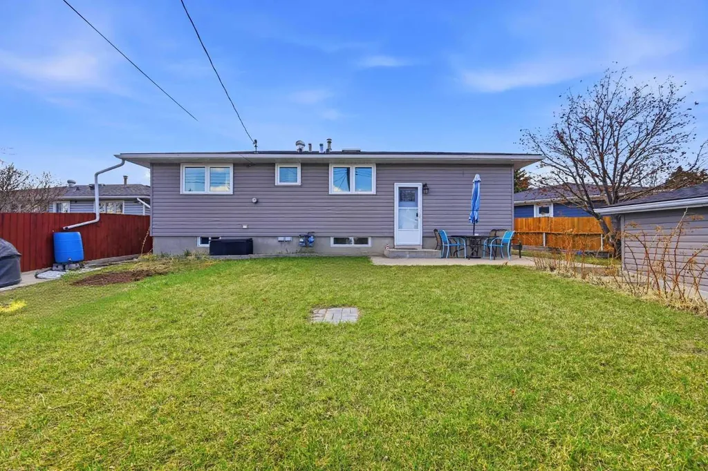 1012 Riddell Place SE Calgary AB T2A 1Y5