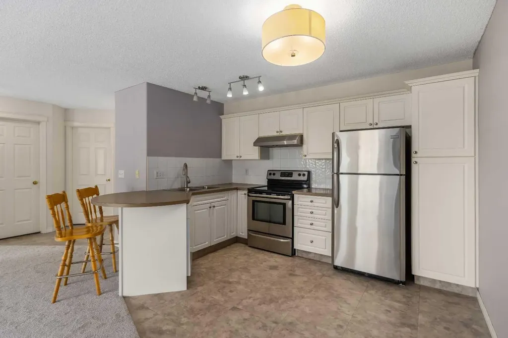 26 Country Hills View NW Calgary AB T3K 5G2
