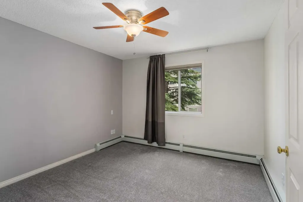 26 Country Hills View NW Calgary AB T3K 5G2