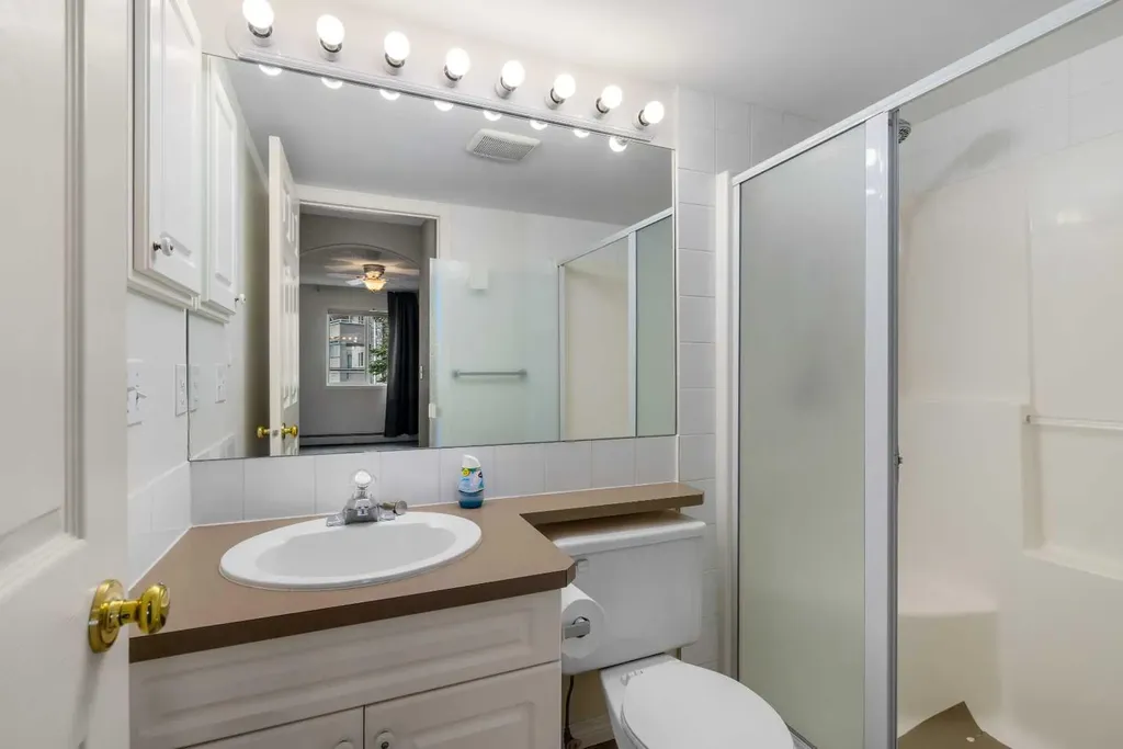 26 Country Hills View NW Calgary AB T3K 5G2