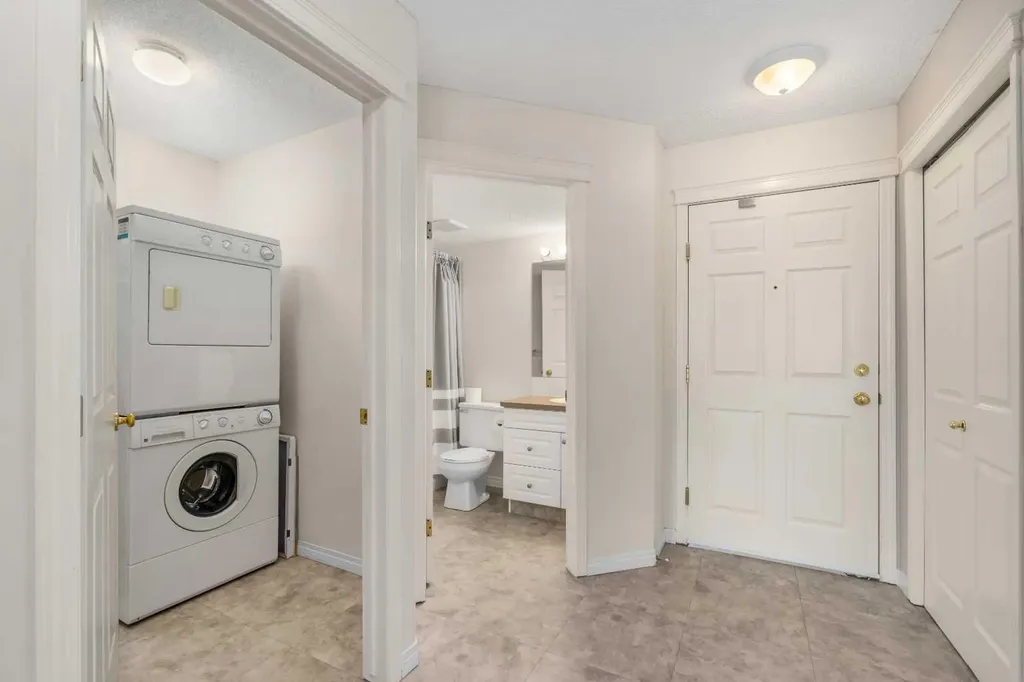 26 Country Hills View NW Calgary AB T3K 5G2