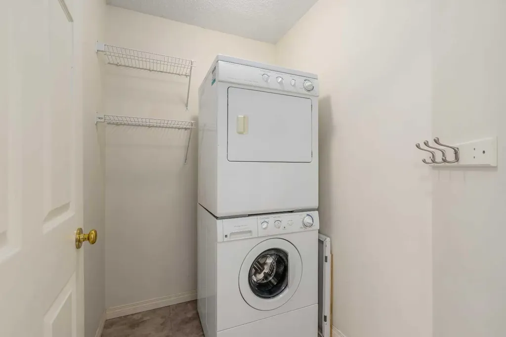 26 Country Hills View NW Calgary AB T3K 5G2