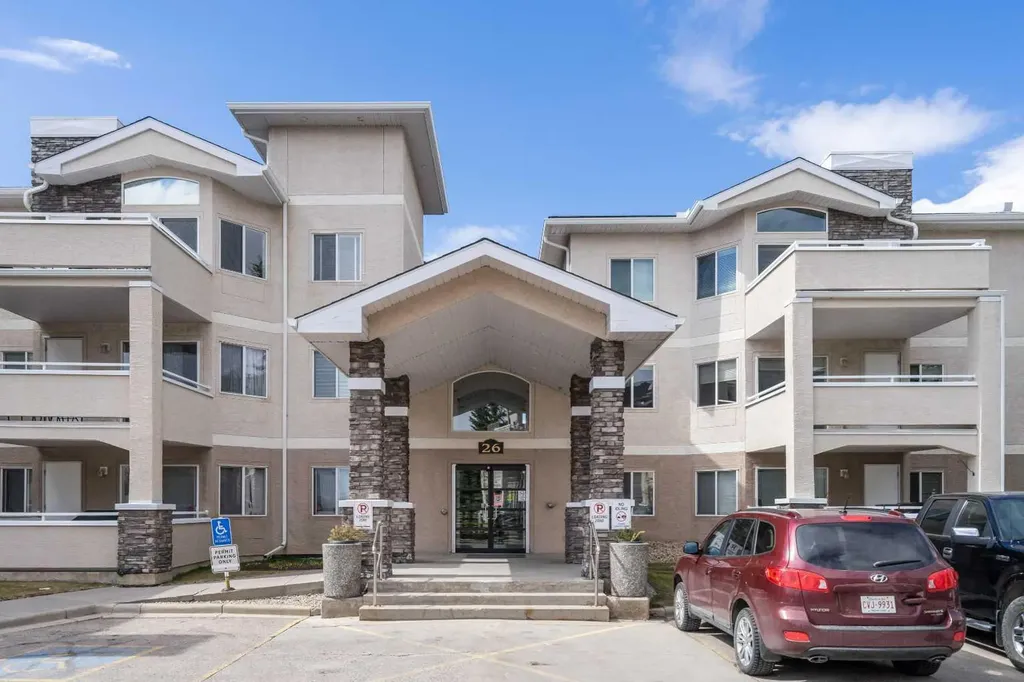 26 Country Hills View NW Calgary AB T3K 5G2