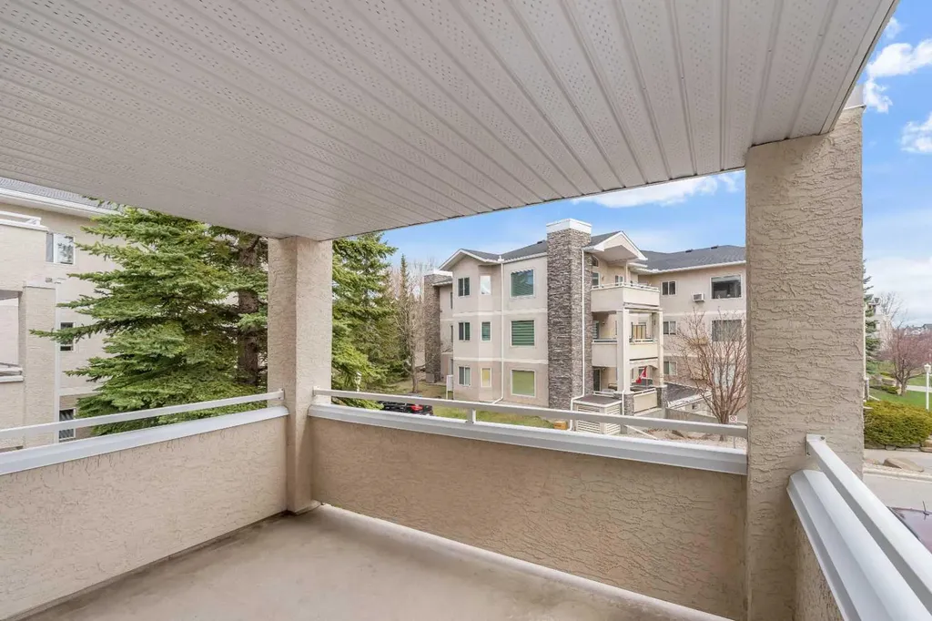 26 Country Hills View NW Calgary AB T3K 5G2