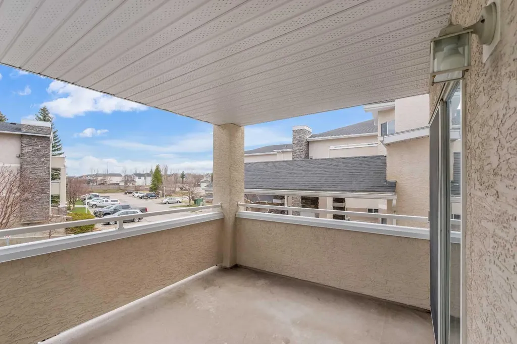 26 Country Hills View NW Calgary AB T3K 5G2