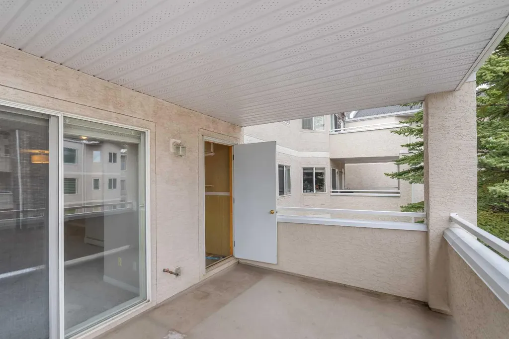 26 Country Hills View NW Calgary AB T3K 5G2